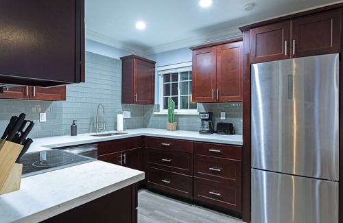 South Central Houston Apartment | Your TMC Flats! Sleeps 28, 14BR, 7BA, 7PA