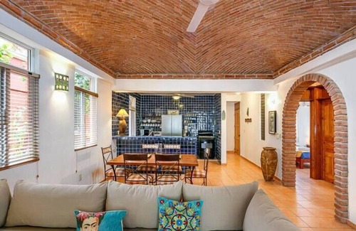 Hidalgo House | Your Tropical Paradise Getaway