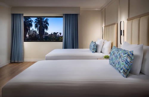 Calabasas Hotel | Your Ultimate Leisure Stay Near Lake Calabasas Park! 2 Comfortable Units, Pool