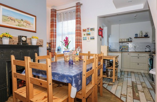 Llandudno Junction Cottage | YR ANGOR (THE ANCHOR), pet friendly in Llandudno Junction