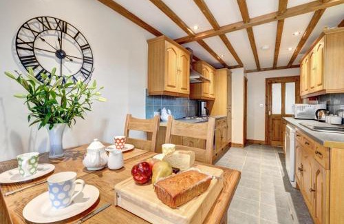 Brynrefail House | Yr Efail