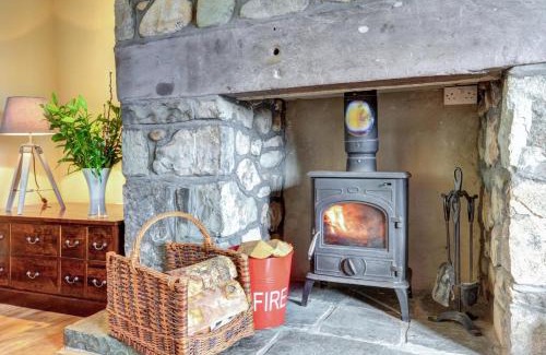Brynrefail House | Yr Efail