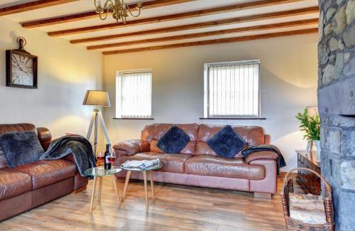 Brynrefail House | Yr Efail