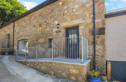 Llangefni House | Yr Hen Barlwr