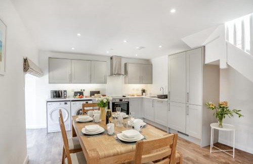 Llangefni House | Yr Hen Barlwr