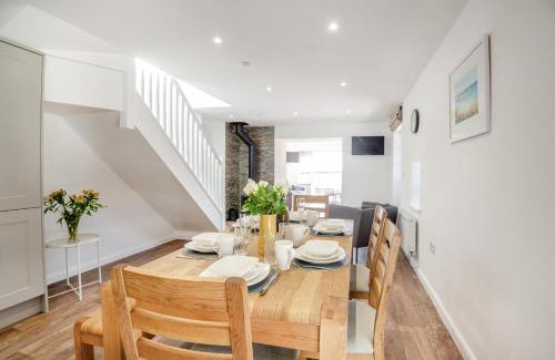 Llangefni House | Yr Hen Barlwr
