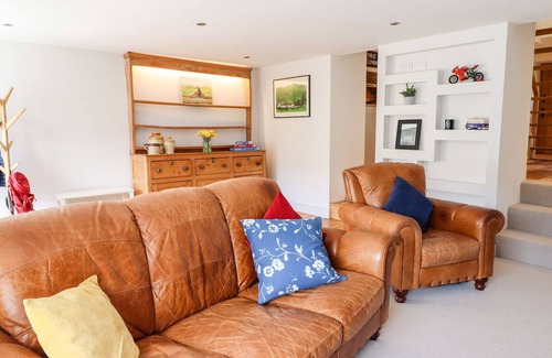 Mawddwy House | YR HEN BOST, family friendly, character holiday cottage in Mallwyd