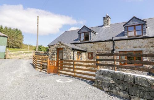 Trawsfynydd House | Yr Hen Stabal