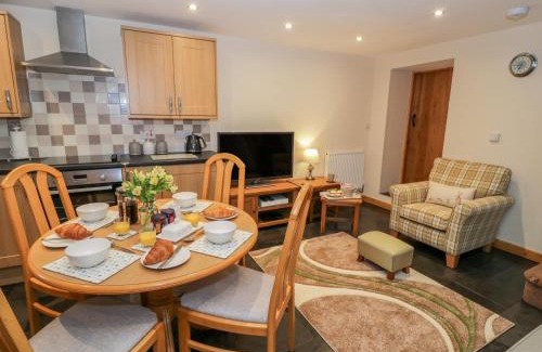 Trawsfynydd House | Yr Hen Stabal
