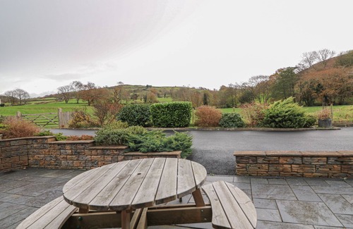 Glandyfi Cottage | YR HEN TY COETS, family friendly, with open fire in Talybont