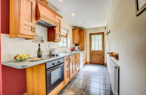Felinfach House | Yr Onwydden - Two Bedroom House, Sleeps 4