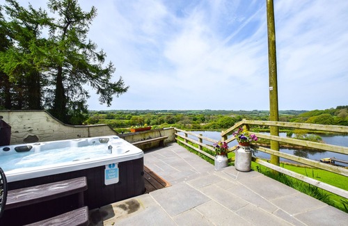 Felinfach House | Yr Onwydden - Two Bedroom House, Sleeps 4