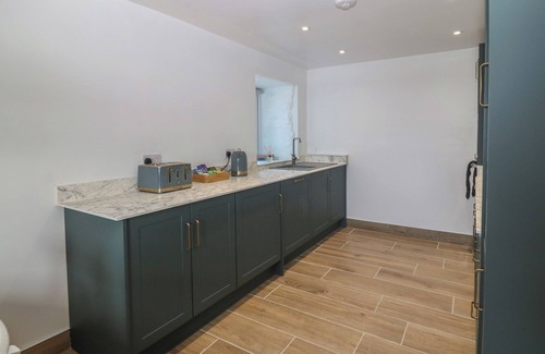 Dyffryn Ardudwy House | YR YSGUBOR, pet friendly, country holiday cottage in Dyffryn Ardudwy