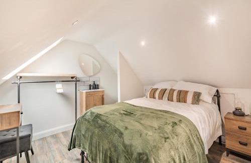 Marchwiel House | Ysgubor Caemai