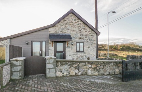 Llanddona House | Ysgubor Ddegwm Bach