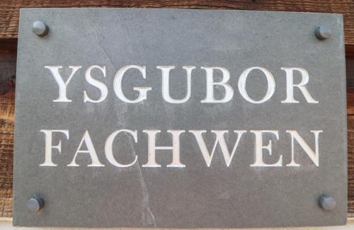 Llanfair Caereinion House | Ysgubor Fachwen