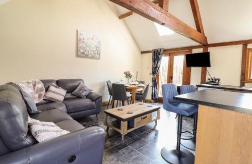 Llanfair Caereinion House | Ysgubor Fachwen