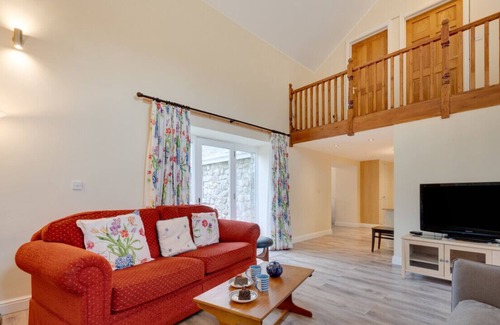 Cwm-twrch Isaf House | Ysgubor Glyn - Two Bedroom House, Sleeps 4