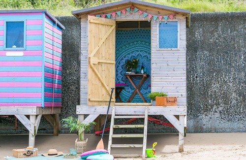 Nefyn Cottage | Ysgubor Gwenyn Haf - sleeps 6 guests in 3 bedrooms