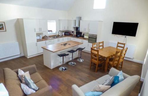 Cemaes Bay House | Ysgubor Newydd