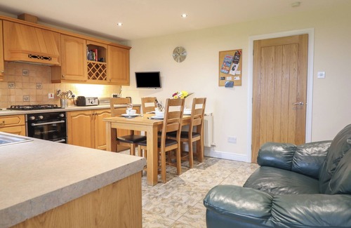 Talybont Cottage | YSGUBOR NEWYDD PARC ISAF, family friendly in Dyffryn Ardudwy