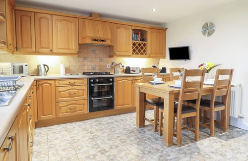 Talybont Cottage | YSGUBOR NEWYDD PARC ISAF, family friendly in Dyffryn Ardudwy