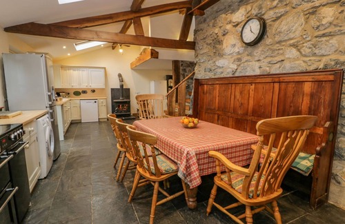 Dinas Mawddwy House | YSGUBOR, pet friendly, character holiday cottage in Dolgellau
