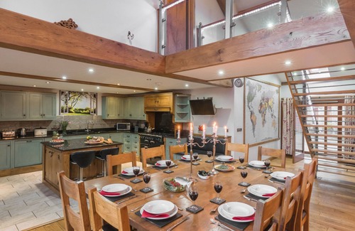Brecon House | Ysgubor y Dderwen - Four Bedroom House, Sleeps 8