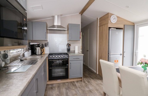Borth Cottage | YSTWYTH 26, pet friendly, country holiday cottage in Borth