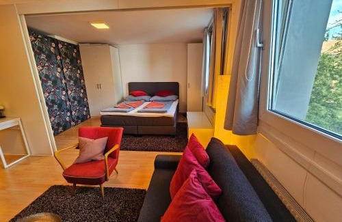 Kaisermuhlen Apartment | Yuki's Place - UN-VIC, Danube Beach and Subway near to Downtown Vienna