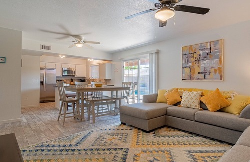 Yuma House | Yuma Sunshine House l 4 mi. to Col. River! POOL w/slide! Sleeps 10! 4B/2B
