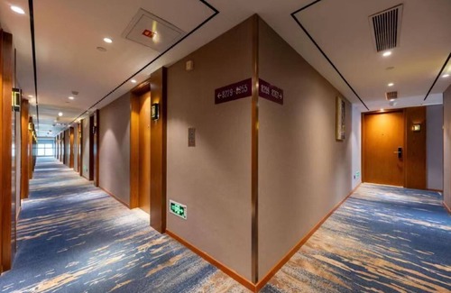 Middle Chaoyang Hotel | Yunli Hotel Ghost Street Sanlitun
