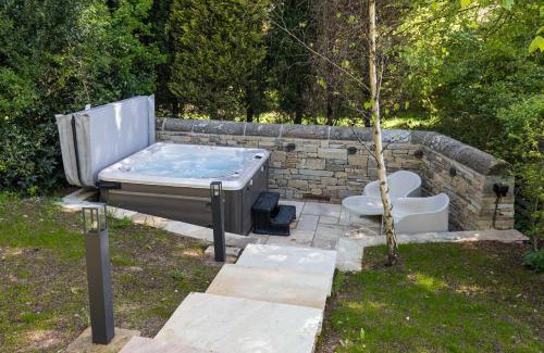Hulme End Other | Yurt with Hot Tub near Hartington, Peak District
