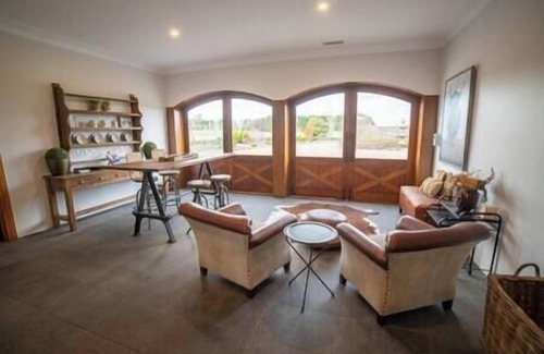 Exeter House | 'Yuruga'- Relaxed Southern Highlands Vineyard Stay