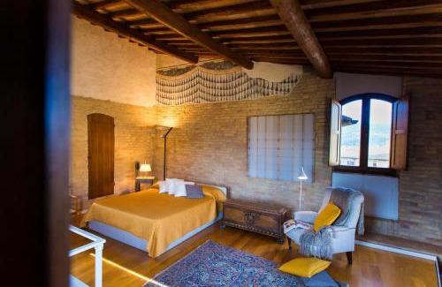 San Gimignano City Centre Apartment | Zafferano Rooftop Terrace Tower House