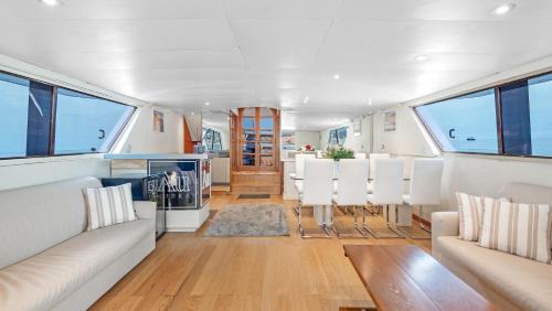 Palais des Festivals - Old Port Boat Rental | Zaffiro Yacht - Festival de la plaisance Cannes 2024