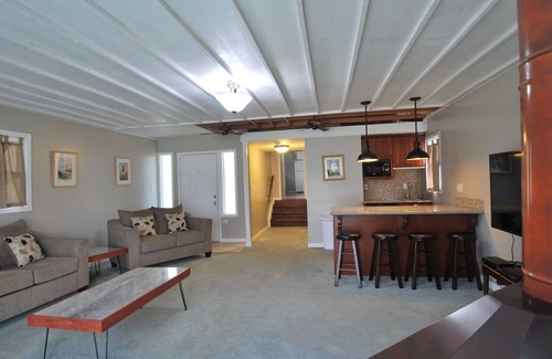 Lexington House | Zandale Convenience!