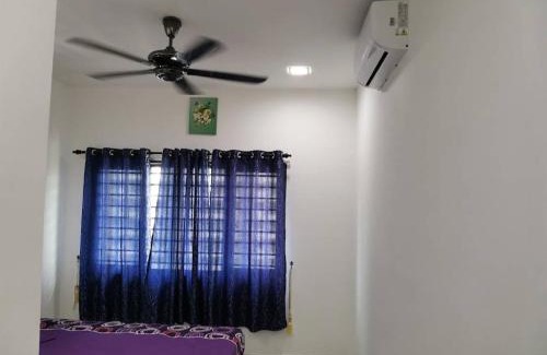 Kajang Apartment | Zanra Homestay at Residensi Zamrud Blok B