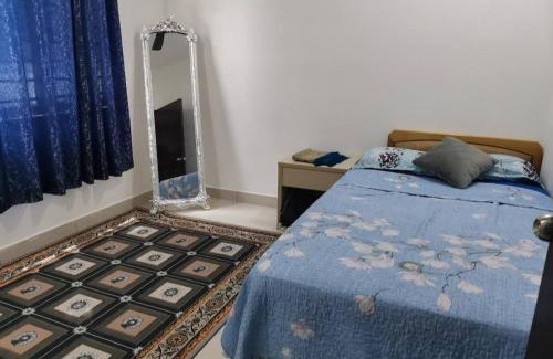 Kajang Apartment | Zanra Homestay at Residensi Zamrud Blok B
