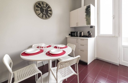Zona Zara Apartment | Zara & Island APT! 100m from the Istria M5 stop!