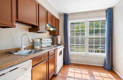 Montgomery Village House | zarah Vacation Home cozy home near Washington DC