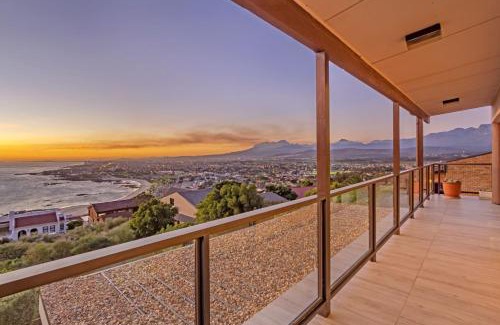 Mountainside Apartment | Zaria Sun Penthouse by Host Agents