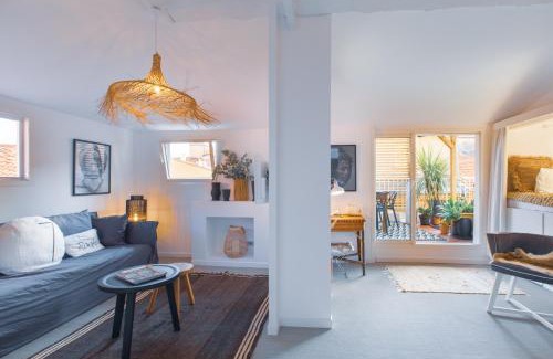 Old Town Apartment | Ze Perfect Place - Vieux Nice - Exceptionnel Appartement - Calme et Terrasse avec vues