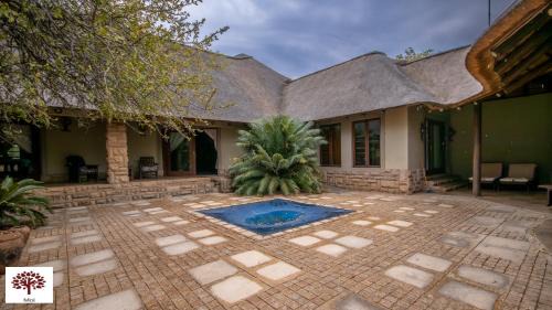 Leeupoort Villa | Zebula Golf and Wildlife Estate - Oryx Walkway Pax 16 - Moi Signature Luxury villa