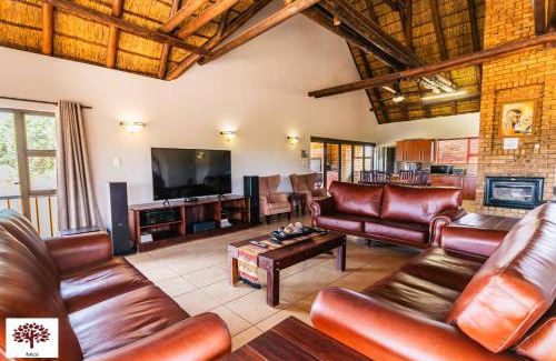 Leeupoort Villa | Zebula Golf and Wildlife Estate - Spectacular View Pax 13 - Moi Signature Luxury villa