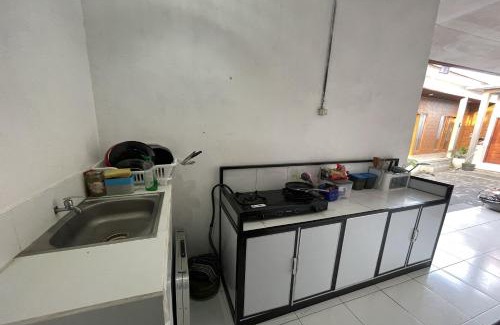 Batu Bolong Hotel | Zee House