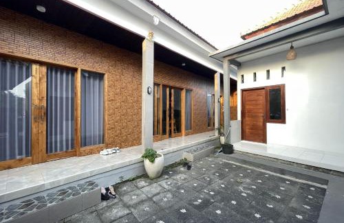 Batu Bolong Hotel | Zee House