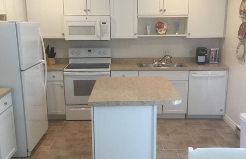 Riverside Apartment | Zee’s hideaway 4-4443