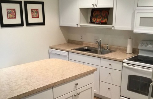 Riverside Apartment | Zee’s hideaway 4-4443