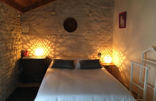 Saint-Pierre-le-Vieux Bed & Breakfast | Zen au Marais Hammam Massages
